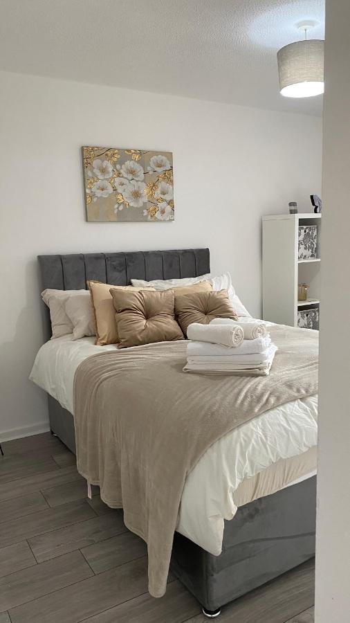 Casa de férias Bv Luxury Spacious 3 Bedroom House At Isaac Close Manchester