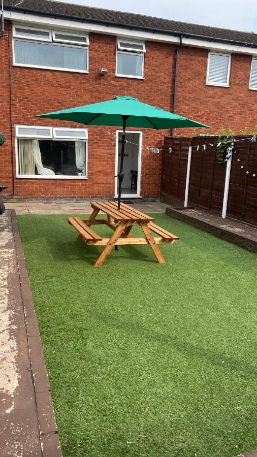 Casa de férias Bv Luxury Spacious 3 Bedroom House At Isaac Close Manchester
